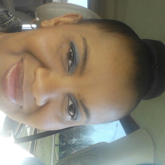 Meet your Posher, Claudine - Picture 1 of 1